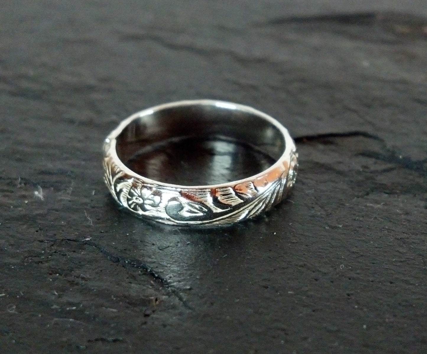 Sterling Silver Floral Vine Pattern Ring